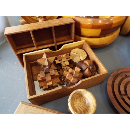 1368 - Large lot of good quality wooden treen bowls etc.