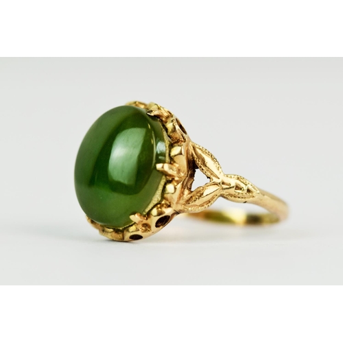 110 - 9ct Yellow Gold ring set with a Green Onyx Cabouchon.(12 x 8 mm) Hallmarked rubbed but just visable.... 