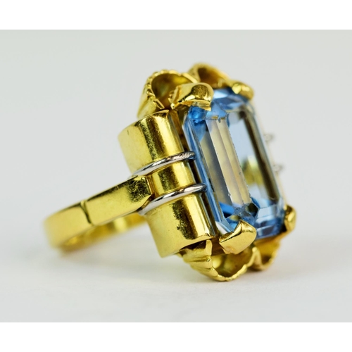 125 - 18ct Yellow Gold Statement Ring set with a Very large and deep coloured Topaz of 17 x 12mm.  Finger ... 