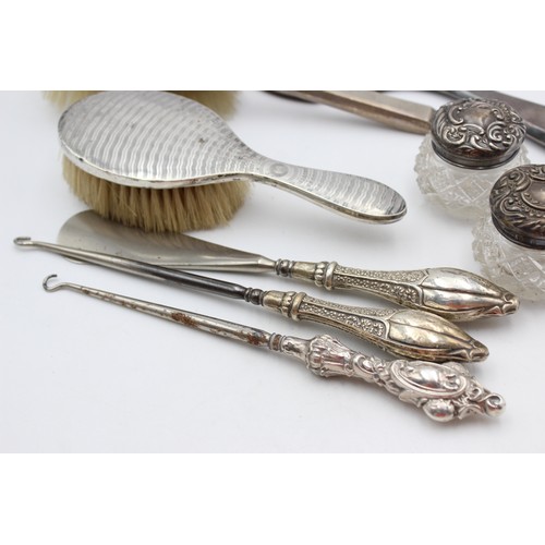 29 - 8 x Antique / Vintage Hallmarked .925 STERLING SILVER Ladies Vanity (691g) Inc Brushes, Handled Tool... 