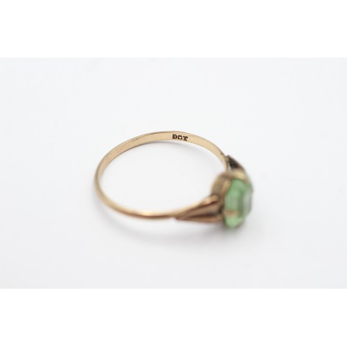 56 - 9ct gold green paste single stone dress ring (1.4g)         680525