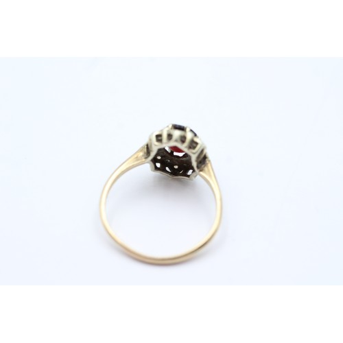 66 - 9ct gold garnet & clear gemstone halo ring (2.6g)        9385