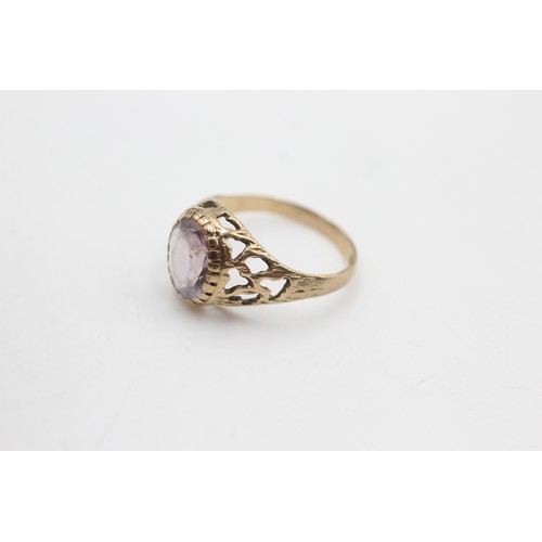 76 - 9ct gold amethyst signet ring (2.2g)         4018