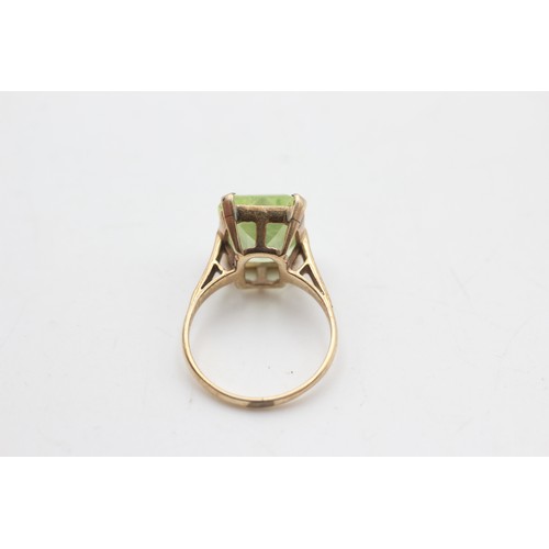 77 - 9ct gold green paste solitaire cocktail ring (3.6g)         5138