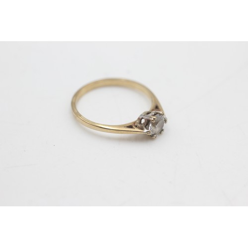 84 - 9ct gold clear gemstone solitaire ring (1.4g)         5794