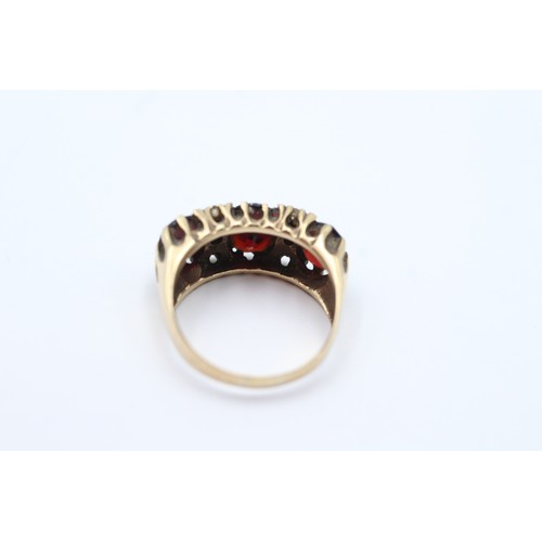 86 - 9ct gold garnet & clear gemstone gypsy setting nine stone ring (4g)         4631