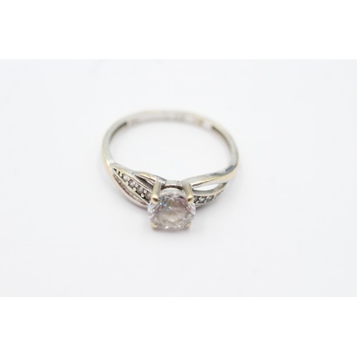 89 - 9ct white gold clear gemstone twist setting nine stone ring (1.9g)         8403