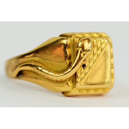 101A - Gents, 14ct Yellow Gold ring set with a cobra. Finger size Z+6  10.4g