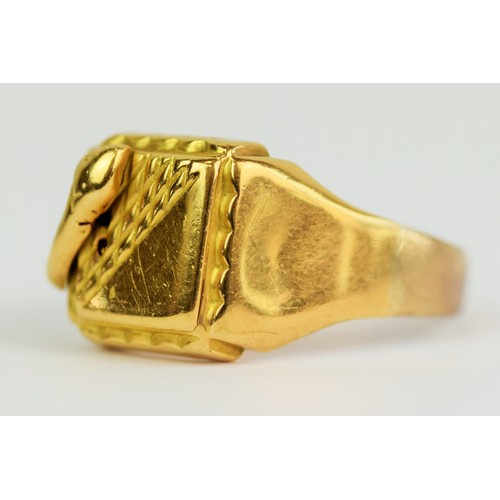 101A - Gents, 14ct Yellow Gold ring set with a cobra. Finger size Z+6  10.4g