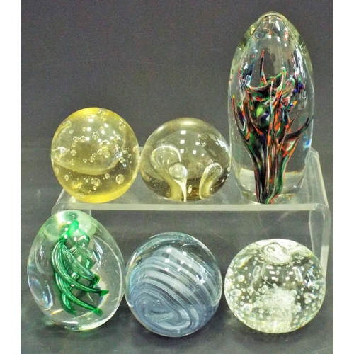 482 - A selection of 6 paperweights.