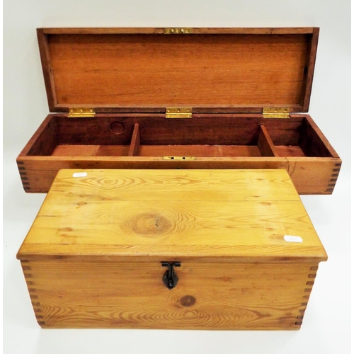 531 - 2 Vintage finger jointed wooden boxed with keys.