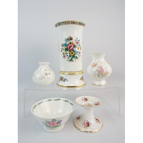 536 - Mixed lot of china to include Coalport, Wedgwood, Royal Doulton & Royal Albert.