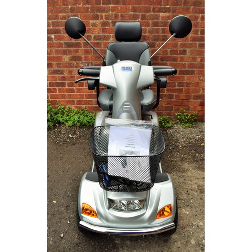 1395 - Pro Rider, De Lux,  Road King mobility scooter with charger. Very little use from new. (2021) Comes ... 