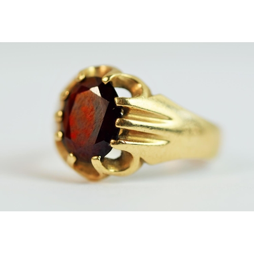 206 - 9ct Yellow Gold Mens Signet ring set with a large oval Garnet (10 x 6mm).  Finger size 'T-5/W'   6.2... 