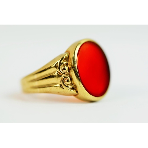 207 - 9ct (unmarked but Chem tested) Yellow Gold ring set with a large Oval Cornelian  (13 x 15mm). Finger... 