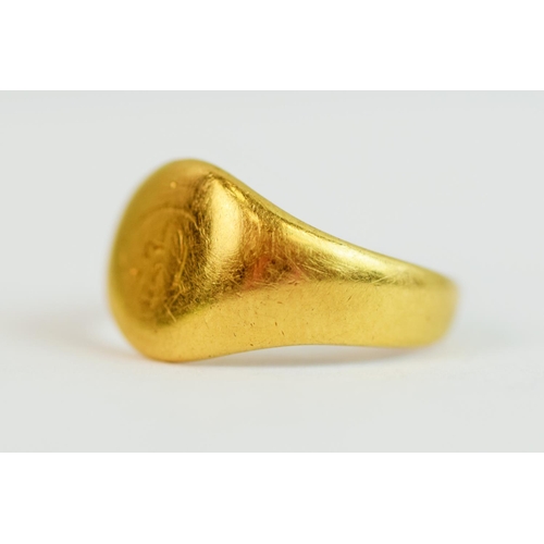 223 - 18ct Yellow Gold Signet ring. Finger size 'P'  6.0g