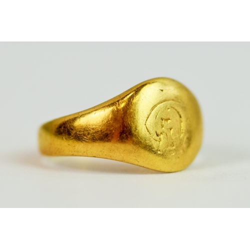 223 - 18ct Yellow Gold Signet ring. Finger size 'P'  6.0g