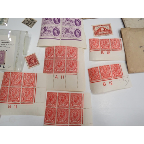 471 - Large selection of Vintage mint and franked UK and foreign stamps, Some in retailers packets. See ph... 