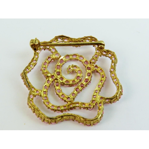 530 - Very pretty 9ct yellow gold brooch set with pink gemstones . 35mm diameter.   5.6g