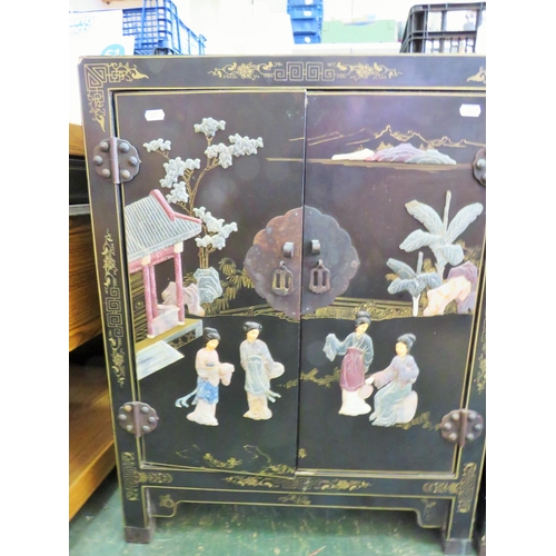 555 - Pair of Lovely Chinoiserie laquered cabinets, both with double doors. Beautiful decoration to three ... 