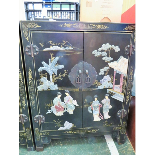 555 - Pair of Lovely Chinoiserie laquered cabinets, both with double doors. Beautiful decoration to three ... 