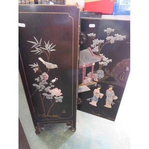 555 - Pair of Lovely Chinoiserie laquered cabinets, both with double doors. Beautiful decoration to three ... 