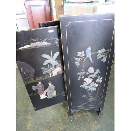 555 - Pair of Lovely Chinoiserie laquered cabinets, both with double doors. Beautiful decoration to three ... 