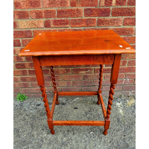 564 - Oak occasional table with Barley twist legs. H:30 X W:23 X D:17 inches. See photos.