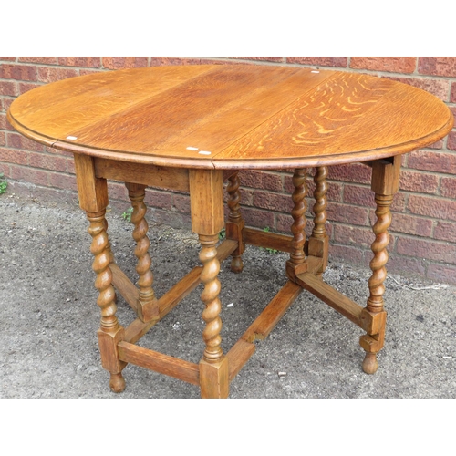 565 - Lovely light oak drop leaf, Oval topped dining table with barley twist legs and gate leg supports.  ... 