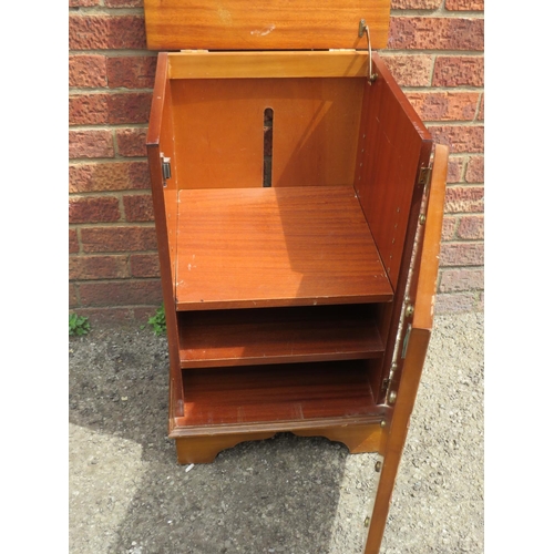 569 - Music cabinet with walnut veneer. See photo