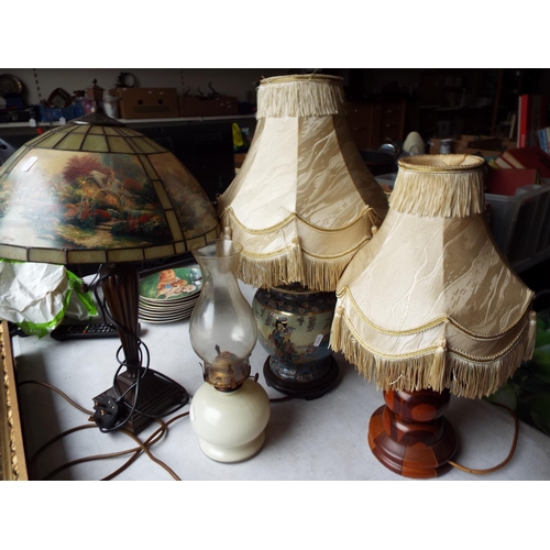 868 - 3 Table lamps and a oil lamp.