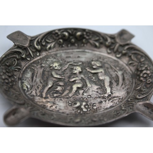 27 - Antique / Vintage .900 SILVER Tobacciana Oval Ashtray w/ Cherub Detail (47g)Diameter - 9cm   In anti... 