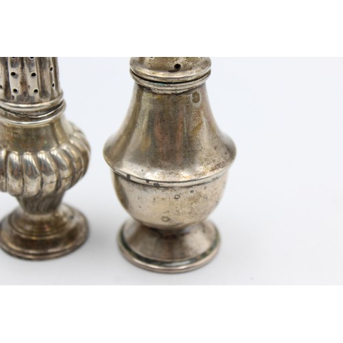 41 - 2 x Antique / Vintage Hallmarked .925 STERLING SILVER Salt / Pepper Shakers 43g   In antique / vinta... 