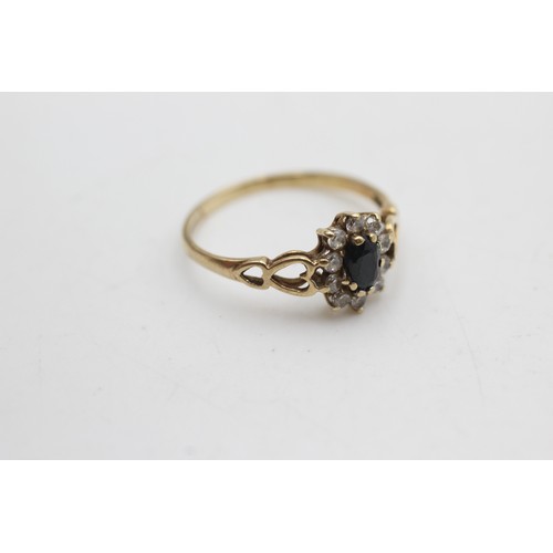 52 - 9ct gold sapphire and clear gemstone ring (1.2g)      239496