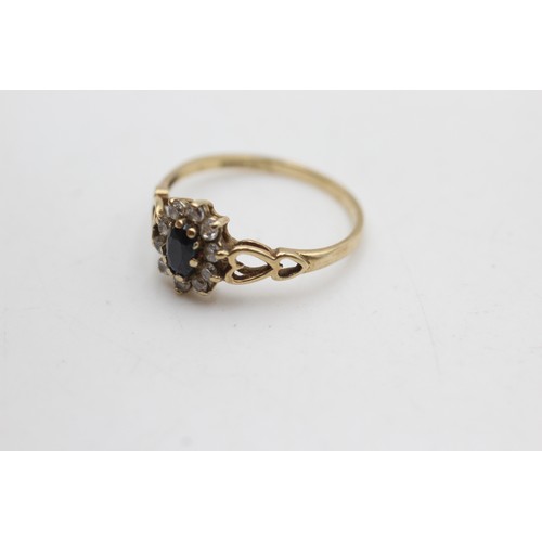 52 - 9ct gold sapphire and clear gemstone ring (1.2g)      239496