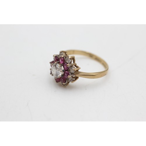 54 - 9ct gold ruby and clear gemstone cluster ring (2.6g)      391856