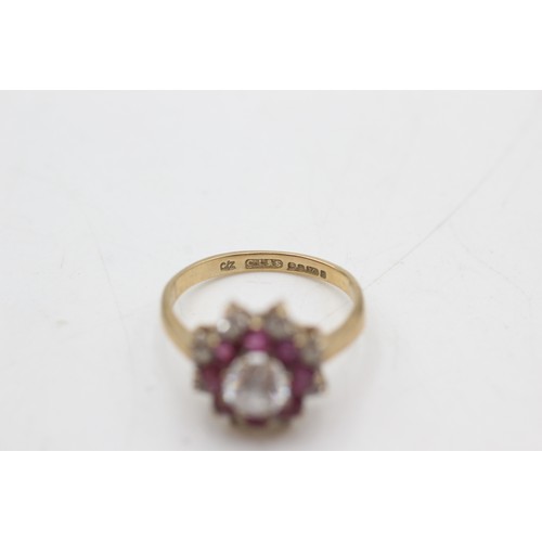 54 - 9ct gold ruby and clear gemstone cluster ring (2.6g)      391856