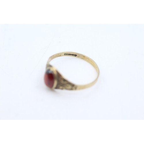 68 - 9ct gold garnet solitaire ring (1.5g)       603312