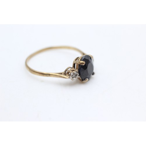 79 - 9ct gold diamond and sapphire ring (1.6g)       131722