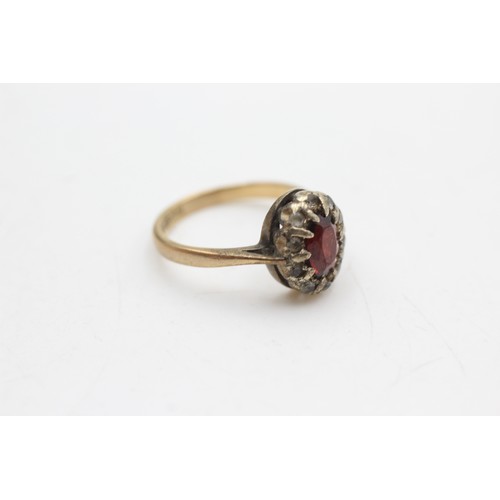 78 - 9ct gold garnet and clear gemstone ring (2.8g)      172976