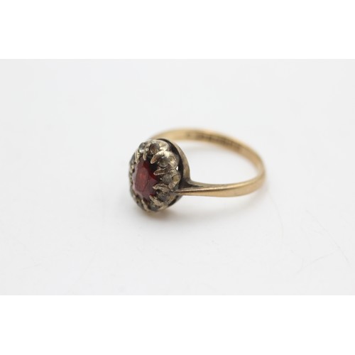 78 - 9ct gold garnet and clear gemstone ring (2.8g)      172976