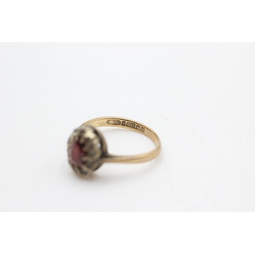 78 - 9ct gold garnet and clear gemstone ring (2.8g)      172976