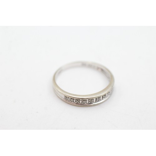 90 - 9ct gold diamond half eternity ring (1.4g)      417756