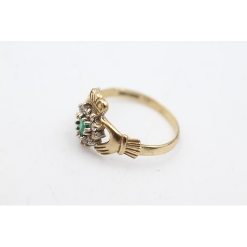 95 - 9ct gold emerald and clear gemstone claddaugh ring (2.2g)       120413