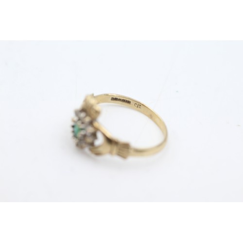 95 - 9ct gold emerald and clear gemstone claddaugh ring (2.2g)       120413