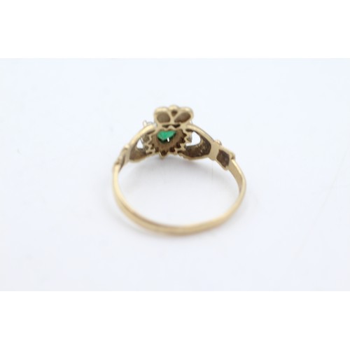 95 - 9ct gold emerald and clear gemstone claddaugh ring (2.2g)       120413