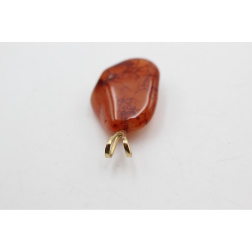 100 - 9ct gold agate pendant (4.2g)       649071