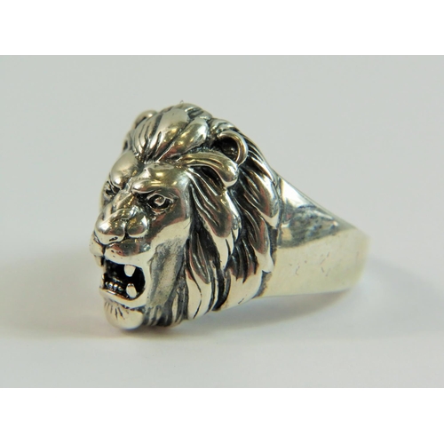 102 - 925 Silver Lion Head ring. Finger size Y, 10.5g