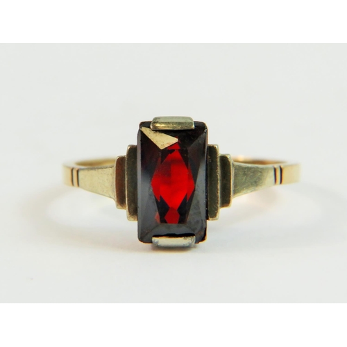 128 - 9ct Yellow Gold Art Deco Style ring set with a Large Central Garnet. Finger size 'P-5'    2.3g