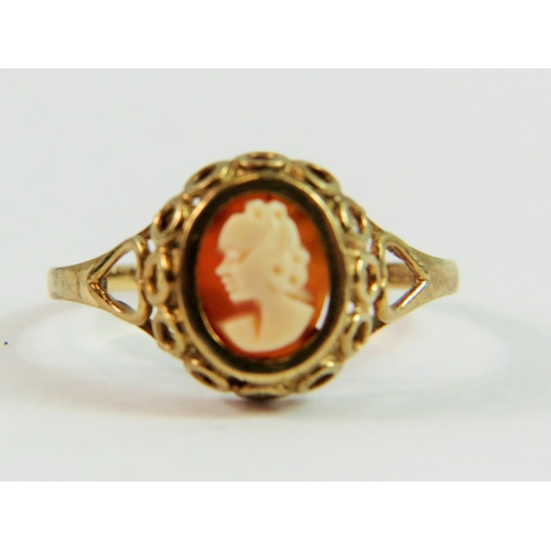 130 - 9ct Yellow Gold Shell Cameo ring with pierced galleried mount. Finger size 'P-5'   1.6g